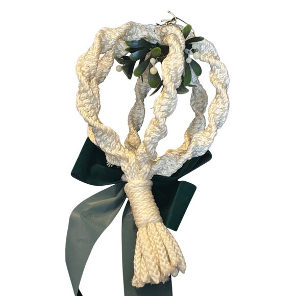 Vintage 1970's Macrame Mistletoe Kissing Ball 12" - Picture 4 of 6